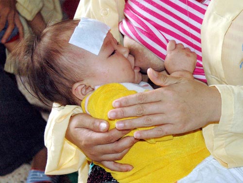 Cha mẹ cẩn thận với viên hạ sốt đặt hậu môn - 1