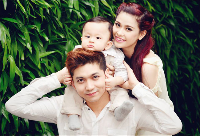 Gia đình hạnh phúc của Tim và Trương Quỳnh Anh. 
