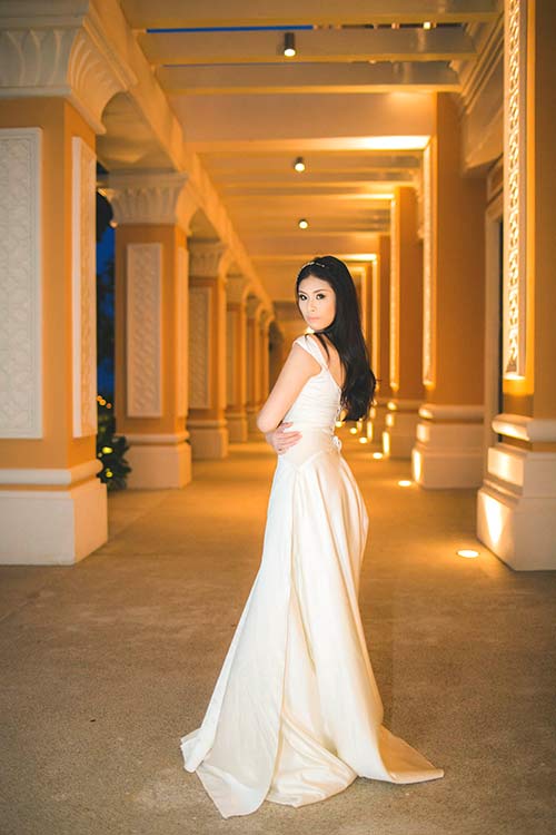 Ngọc Hân lộng lẫy dự tiệc với váy quot;cây nhà lá vườnquot; - 5