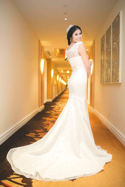 Ngọc Hân lộng lẫy dự tiệc với váy quot;cây nhà lá vườnquot; - 4