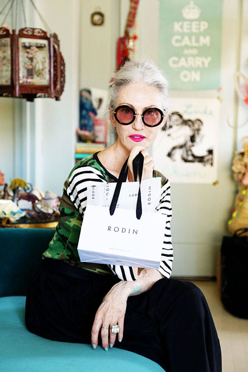 Xuýt xoa phong cách ngọt ngào của quý bà U70 - 11