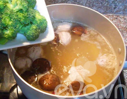 Canh nấm mọc nóng hổi ngọt thơm - 4