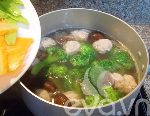 Canh nấm mọc nóng hổi ngọt thơm - 5