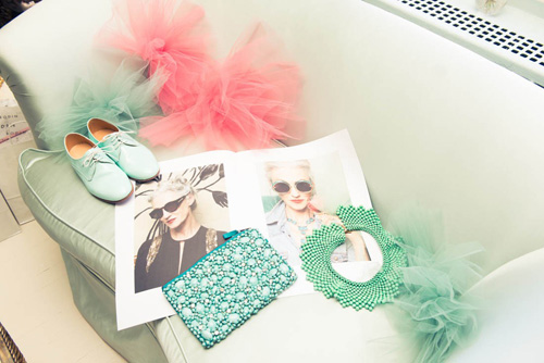 Đắm chìm trong tủ đồ lãng mạn của quý bà U70 - 11