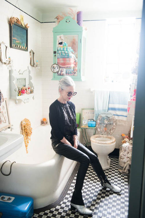 Đắm chìm trong tủ đồ lãng mạn của quý bà U70 - 12