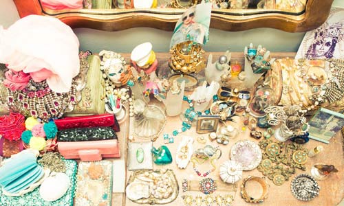 Đắm chìm trong tủ đồ lãng mạn của quý bà U70 - 5