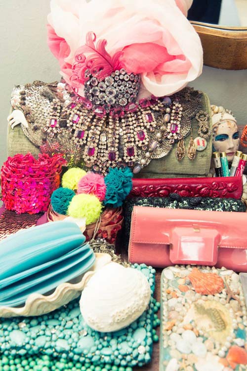 Đắm chìm trong tủ đồ lãng mạn của quý bà U70 - 6