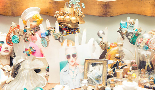 Đắm chìm trong tủ đồ lãng mạn của quý bà U70 - 4