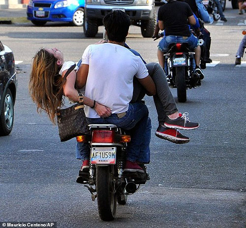 Hoa hậu Venezuela bị bắn chết trên phố - 1