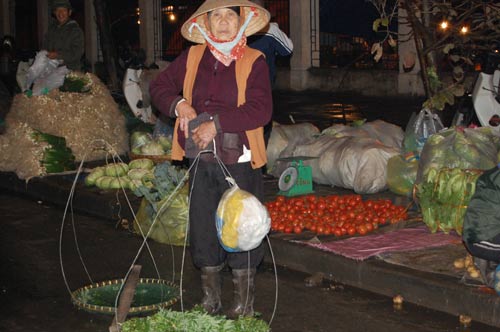 Giá rét kéo dài, rau xanh tăng giá - 2