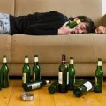 Sức khỏe - Làm gì khi bị ngộ độc rượu?