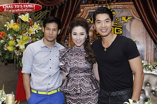 Quỳnh Thư rạng rỡ bên bạn trai quot;chịu chiquot; - 12