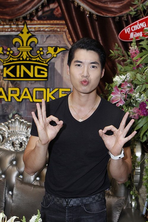 Quỳnh Thư rạng rỡ bên bạn trai quot;chịu chiquot; - 11