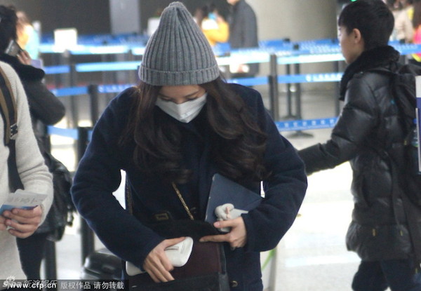 Lưu Khải Uy cẩn thận chăm vợ bầu Dương Mịch - 7