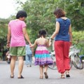 Làm mẹ - Cặp đồng tính làm mẹ: Luôn coi con là bạn