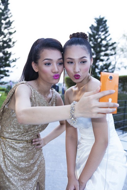 Siêu mẫu Khánh Ngọc sexy với váy xẻ sâu - 14