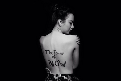 HH Ngọc Diễm cởi áo bán nude khoe chữ - 10