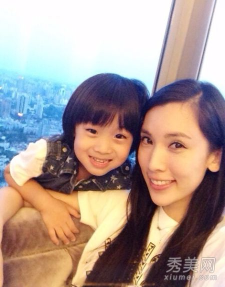 Lâm Chí Dĩnh khoe ảnh con trai mặc váy - 3