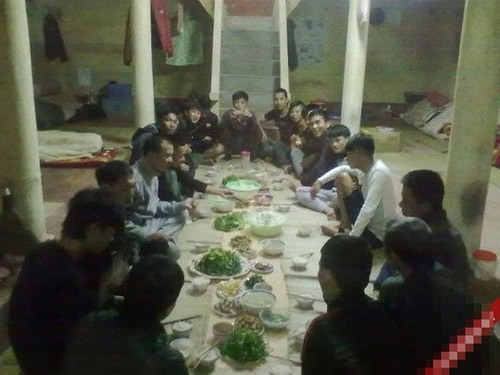 Học viên giáo dưỡng tung ảnh #039;đại tiệc#039; lên Facebook - 2