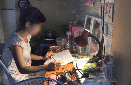 Những nữ sinh vác bụng bầu lên giảng đường - 1