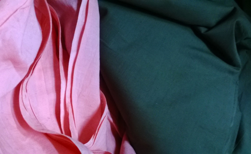 Dạo chợ Hôm: Muôn vải đẹp may váy midi - 6