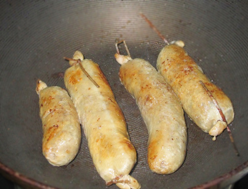 Tự tay làm dồi chiên đãi cả nhà - 8