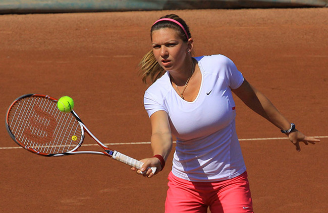 Tay vợt nữ Simona Halep của Romania tâm sự rằng, cô cảm thấy có sự ảnh hưởng rất lớn tới sự vận động bởi vòng ngực quá khổ của mình.
