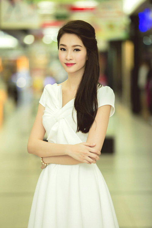 HH Đặng Thu Thảo - quot;Thiên thầnquot; váy trắng - 2