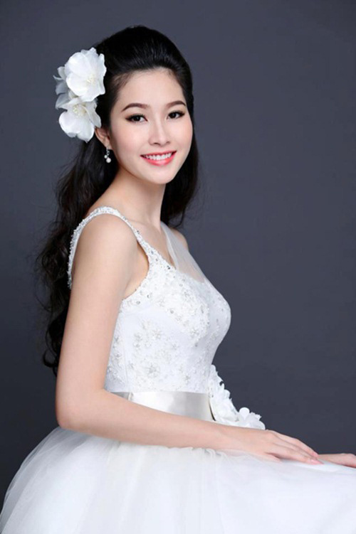 HH Đặng Thu Thảo - quot;Thiên thầnquot; váy trắng - 13