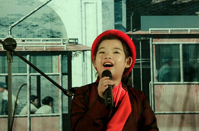 Bé Thanh Thanh Tấm (tên thật là Hoàng Anh Thái Phương) là nghệ sĩ hát xẩm rất nổi danh.
