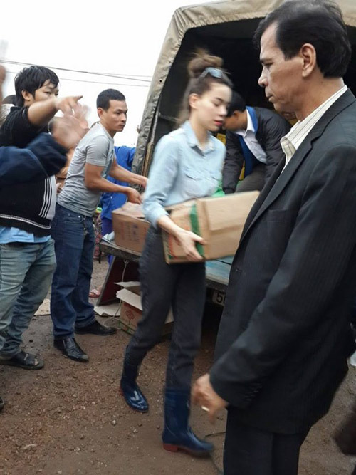 Ngán ngẩm thời trang đi từ thiện của sao Việt - 11