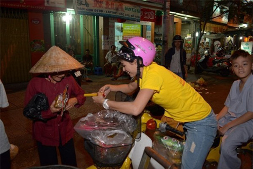 Ngán ngẩm thời trang đi từ thiện của sao Việt - 14