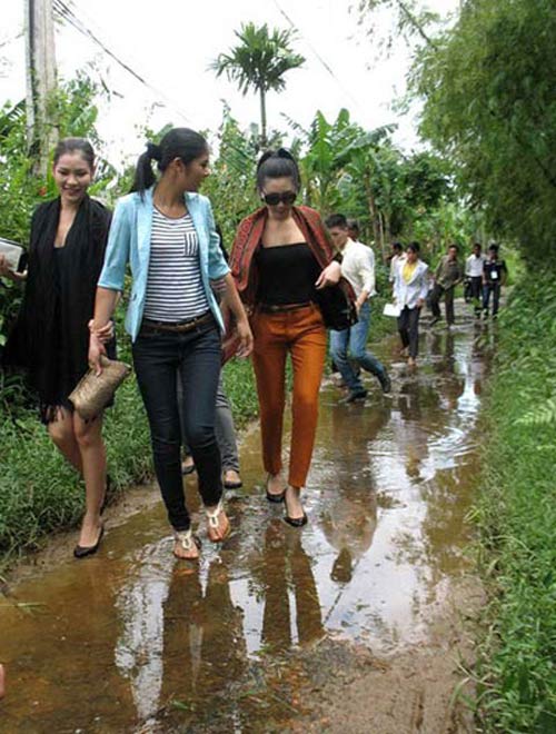 Ngán ngẩm thời trang đi từ thiện của sao Việt - 7