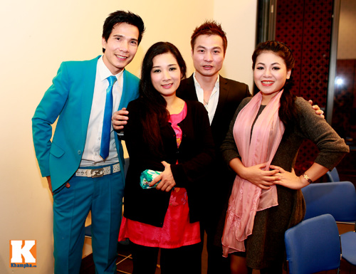 Thanh Thanh Hiền tới chúc mừng show Chế Linh - 3