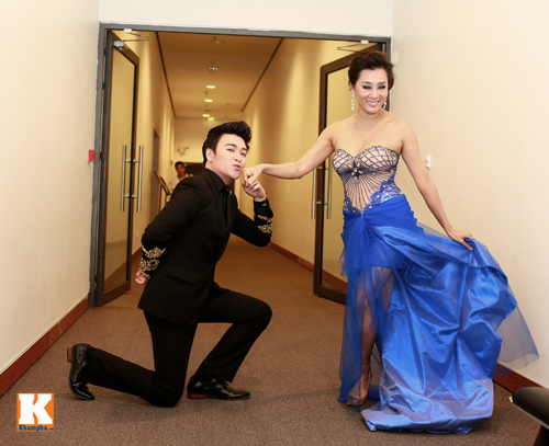Thanh Thanh Hiền tới chúc mừng show Chế Linh - 16