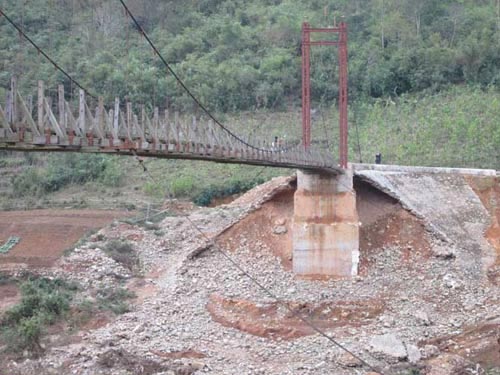 Quảng Ninh: Cầu treo #039;treo#039; tính mạng hàng trăm người - 8