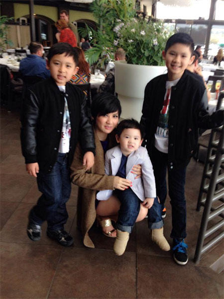 Jennifer Phạm rạng rỡ giữa vườn hoa - 4