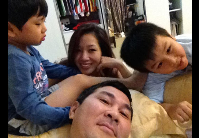 Tổ ấm hạnh phúc của Á hậu Thu Hương bên chồng và hai con. 
