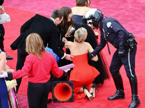 Jennifer Lawrence lại quot;vồ ếchquot; tại Oscar 2014 - 2