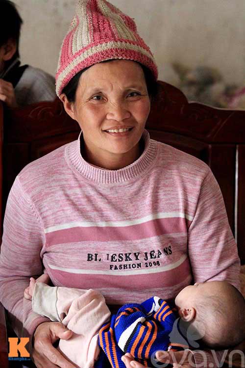 45 tuổi lặn lội xúc tép nuôi 14 con - 1