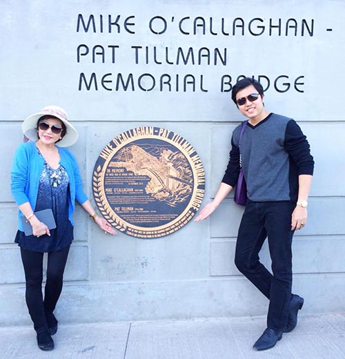 Vũ Hoàng Việt nắm chặt tay người yêu trên máy bay - 3