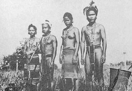 Kỳ lạ tục ngủ chung trước hôn nhân của người Mạ - 1