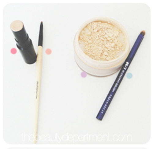 Mẹo che mụn nhanh gọn trong 10 giây - 1