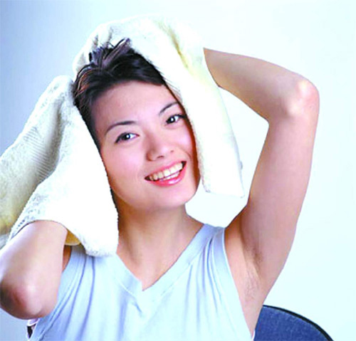 Nên gội đầu nước lạnh hay nước ấm? - 3