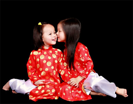 Con gái siêu mẫu Ngọc Thúy điệu đà với áo dài - 4