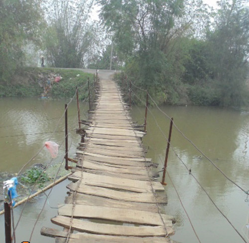 Khiếp sợ khi đi qua cây cầu quot;ma ámquot; ở Hà Nội - 1