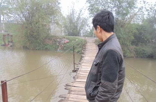 Khiếp sợ khi đi qua cây cầu quot;ma ámquot; ở Hà Nội - 2