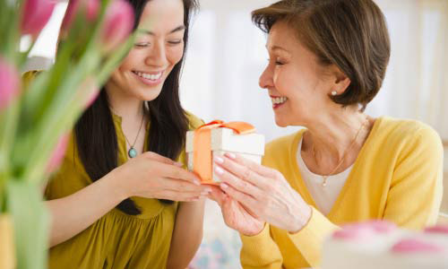 8/3, bó hoa dâng mẹ còn dang dở - 1