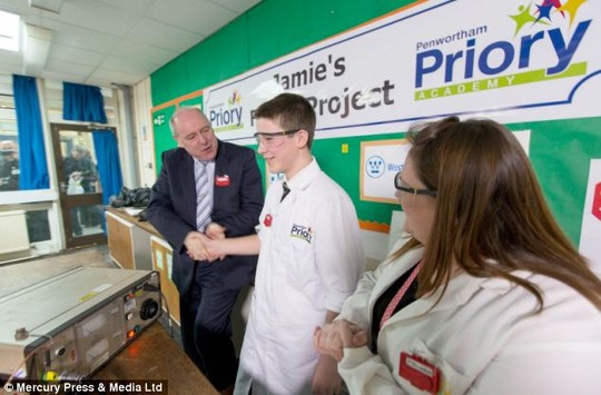 Nam sinh 13 tuổi chế tạo thành công lò phản ứng hạt nhân - 1