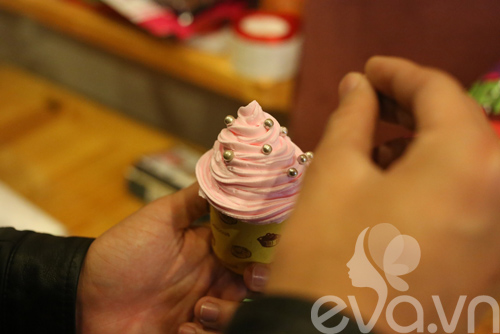 8-3: Phái mạnh làm bánh quot;ghi điểmquot; - 10